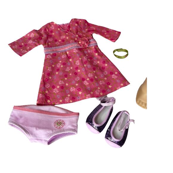 American Girl CHRISSA DOLL In Meet Outfit Dress Shoes Panties Book Bracelet BOX - Picture 5 of 10